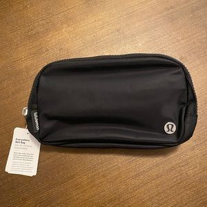 NWT Black Lululemon Everywhere Belt Bag